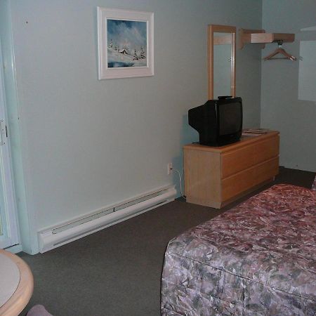 Hotel - Motel Coronet Sacre-Coeur Номер фото